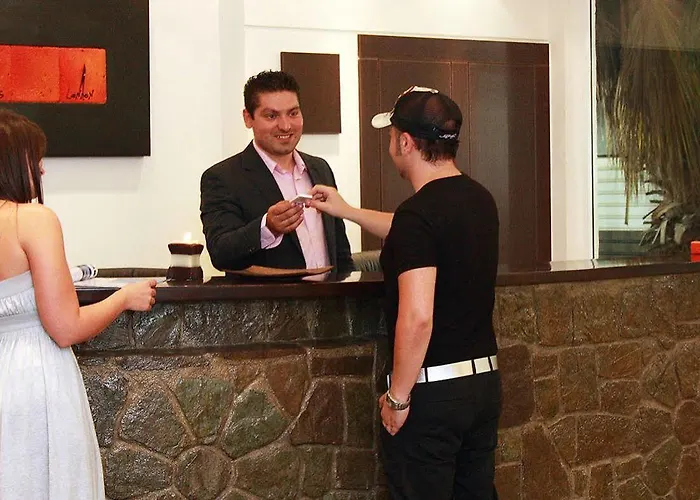 Nancy Ξενοδοχείο Χερσόνησος